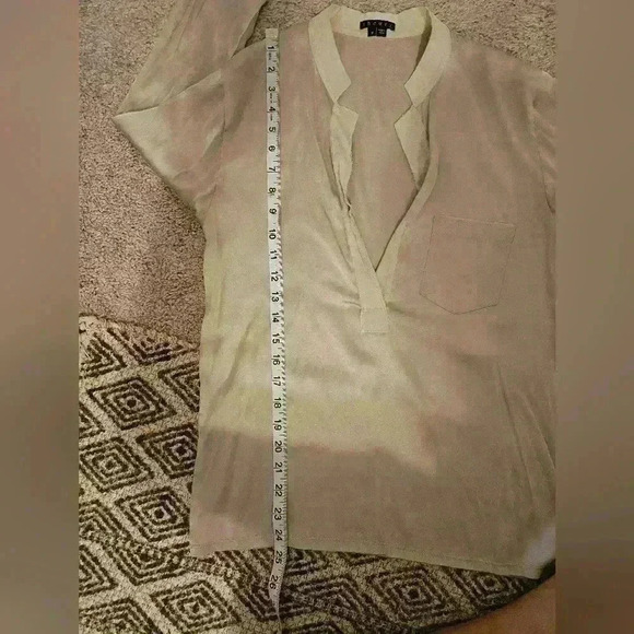 Theory Women Gold Silk/ Spandex Long Sleeve Top with Suede like collar Size P - Picture 7 of 7